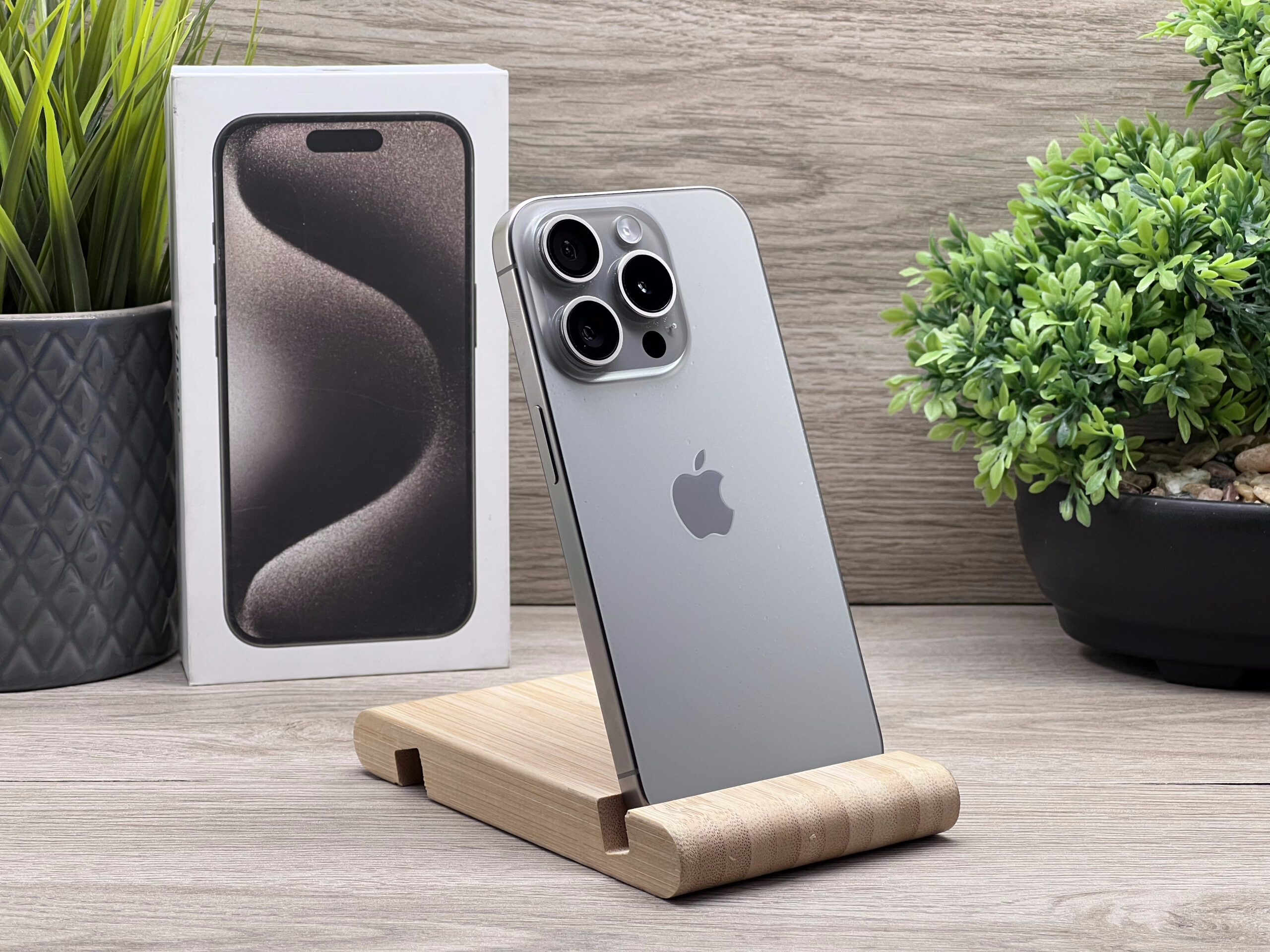 Hibátlan iPhone 15 Pro Natural Titanium 128GB 2 ÉV Garanciával 90%