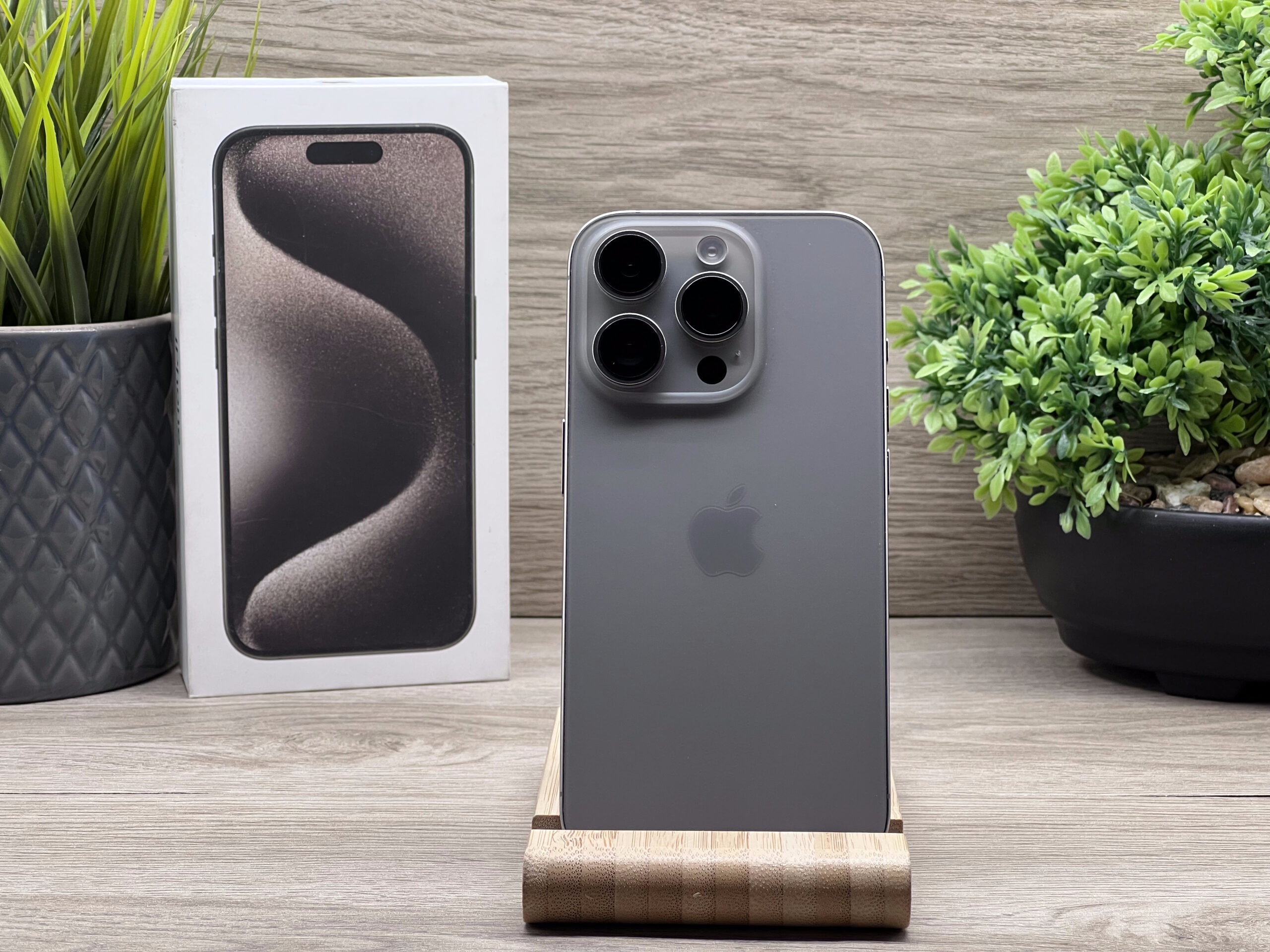 Hibátlan iPhone 15 Pro Natural Titanium 128GB 2 ÉV Garanciával 90%