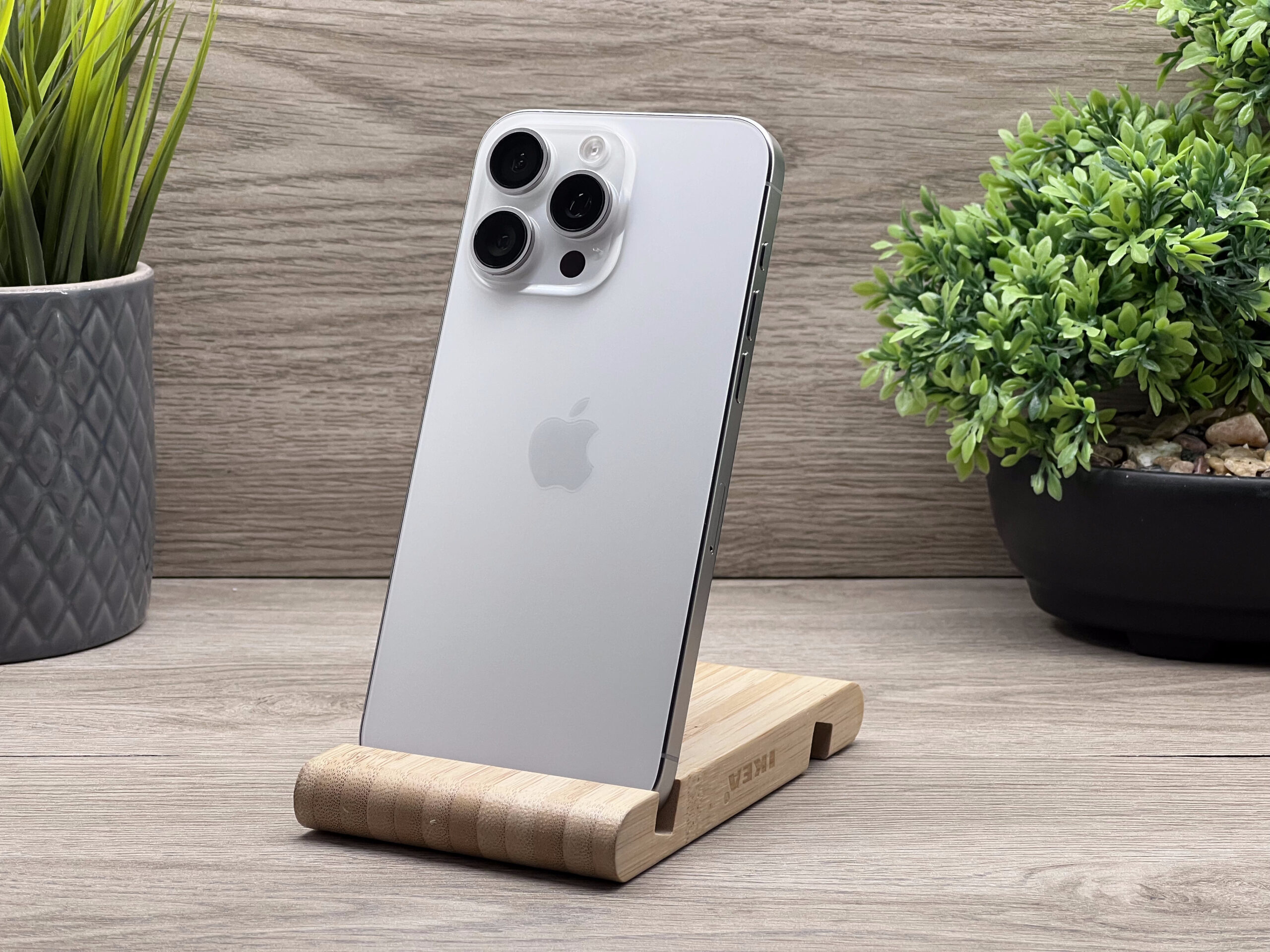 Hibátlan iPhone 15 Pro Max White Titanium 256GB 2 ÉV Garanciával 90%