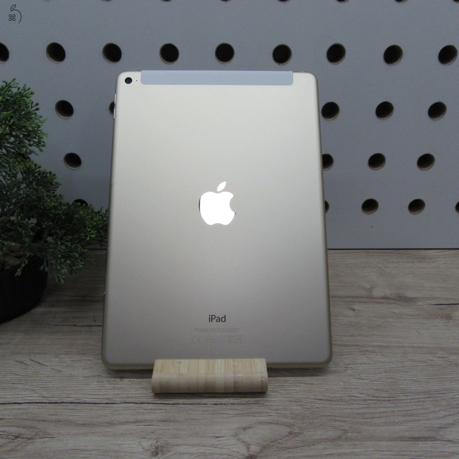 Apple iPad Air 2 A8X (2014) 16GB Cellular használt