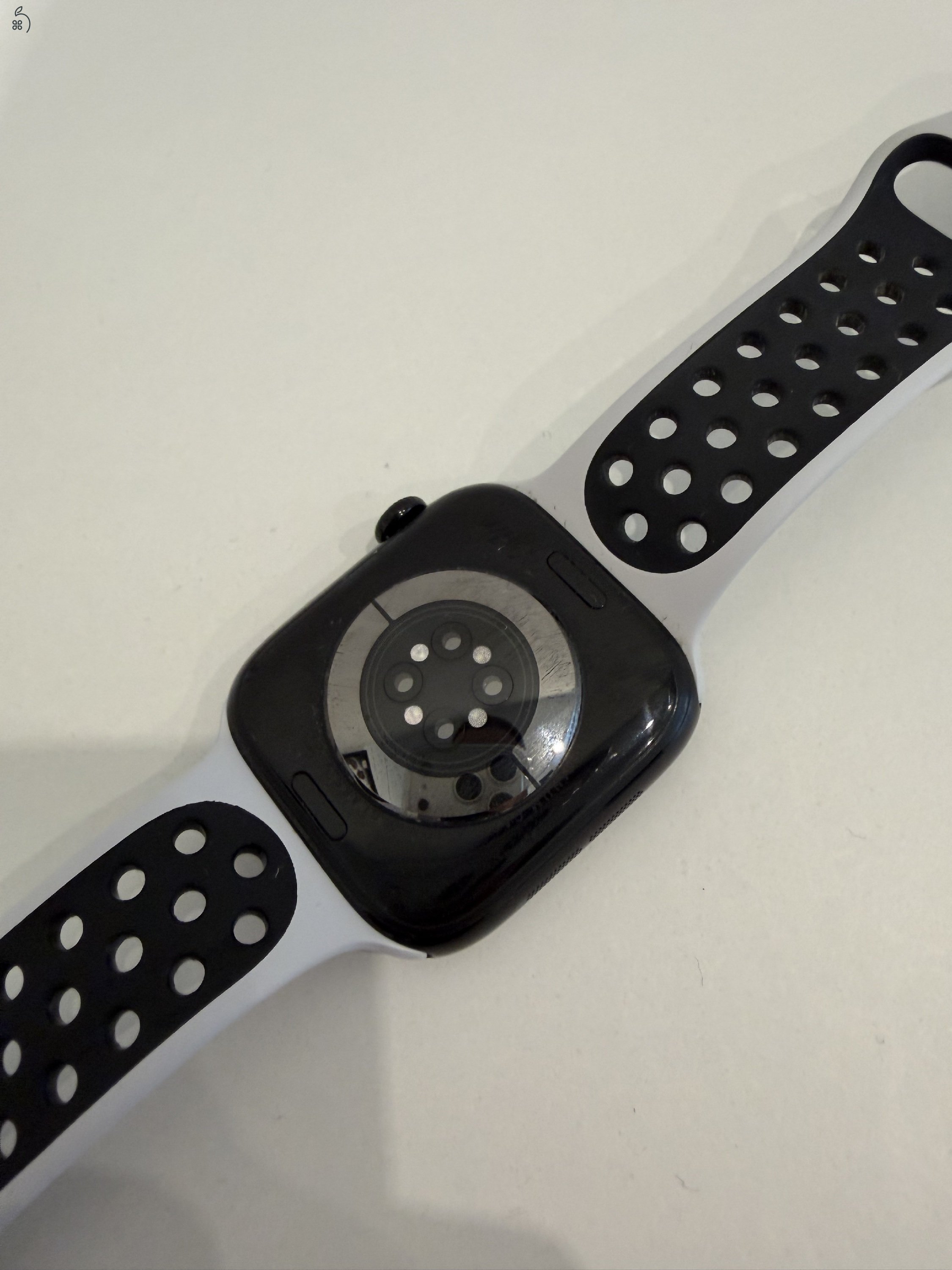 Apple Watch Series 10 46mm Jet Black GPS + Cellular + 3db szíj és gyári tartozékok + Apple Gari