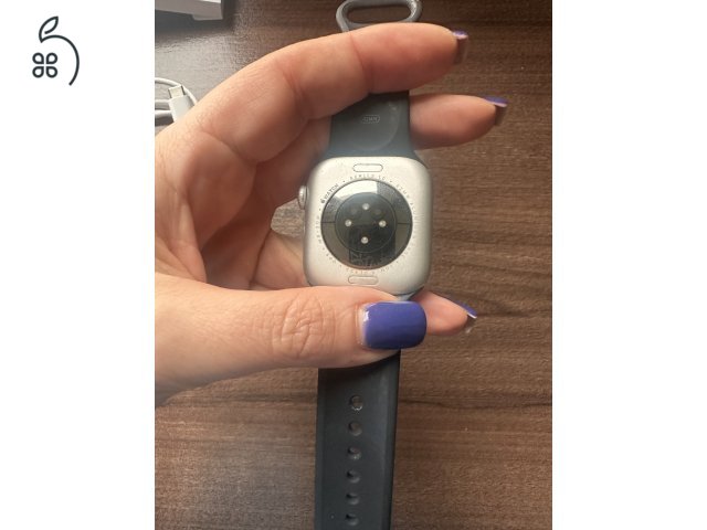 Watch 10 42mm kifogastalan allapotban garanciaval