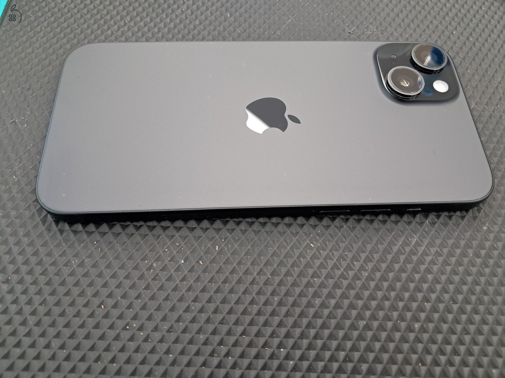 iPhone 15 Plus 128GB Space Grey 87% akku, 11.24-ig iStyle gari, ajándék gyári tok