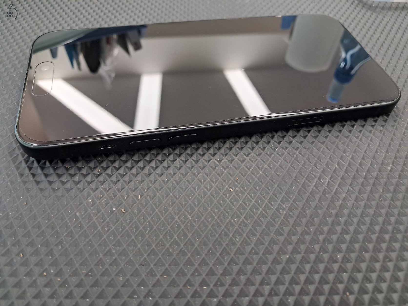 iPhone 15 Plus 128GB Space Grey 87% akku, 11.24-ig iStyle gari, ajándék gyári tok