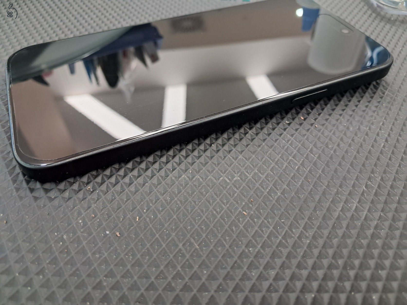 iPhone 15 Plus 128GB Space Grey 87% akku, 11.24-ig iStyle gari, ajándék gyári tok