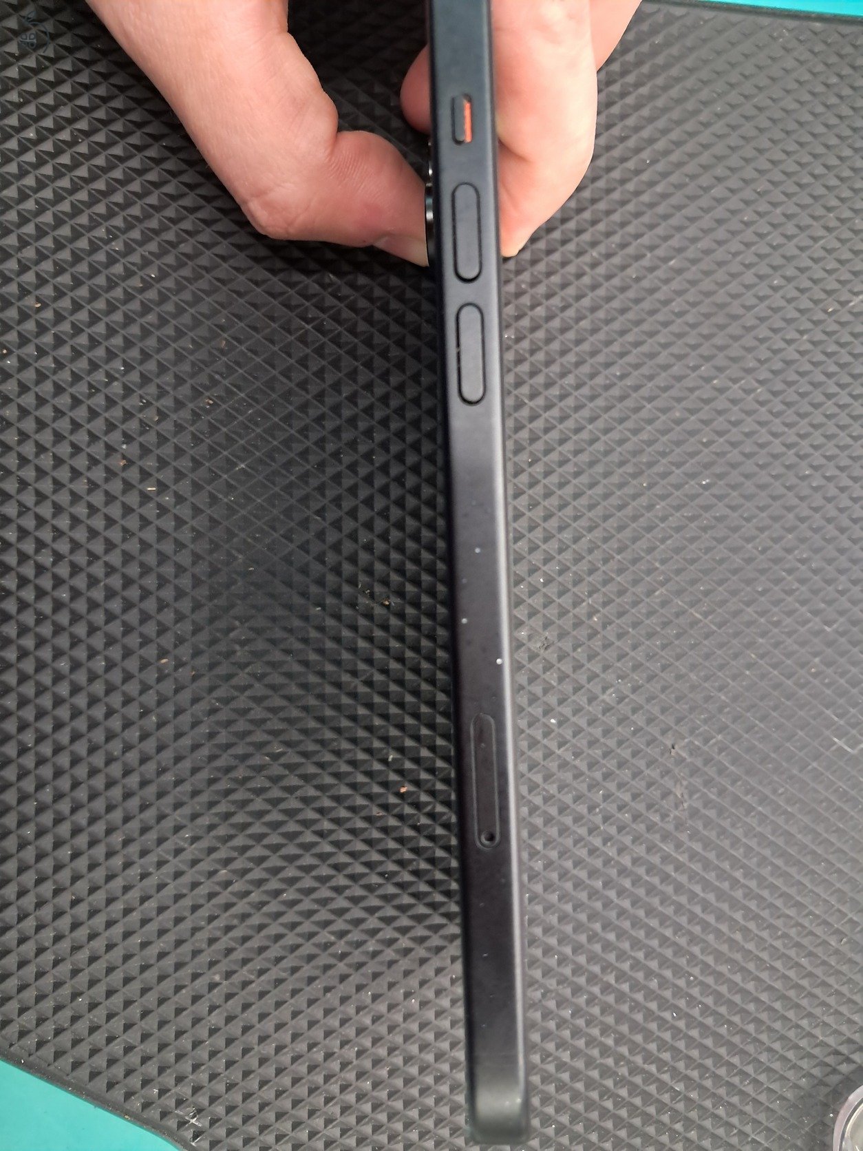 iPhone 15 Plus 128GB Space Grey 87% akku, 11.24-ig iStyle gari, ajándék gyári tok