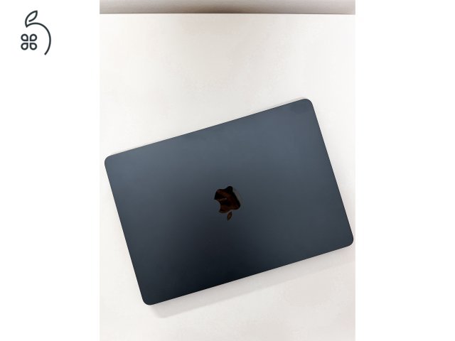 Apple MacBook Air 13,6 M4 - Éjfekete