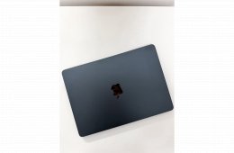 Apple MacBook Air 13,6 M4 - Éjfekete