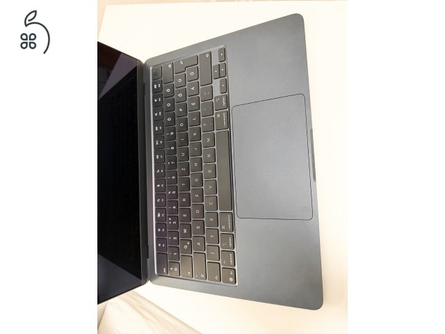 Apple MacBook Air 13,6 M4 - Éjfekete
