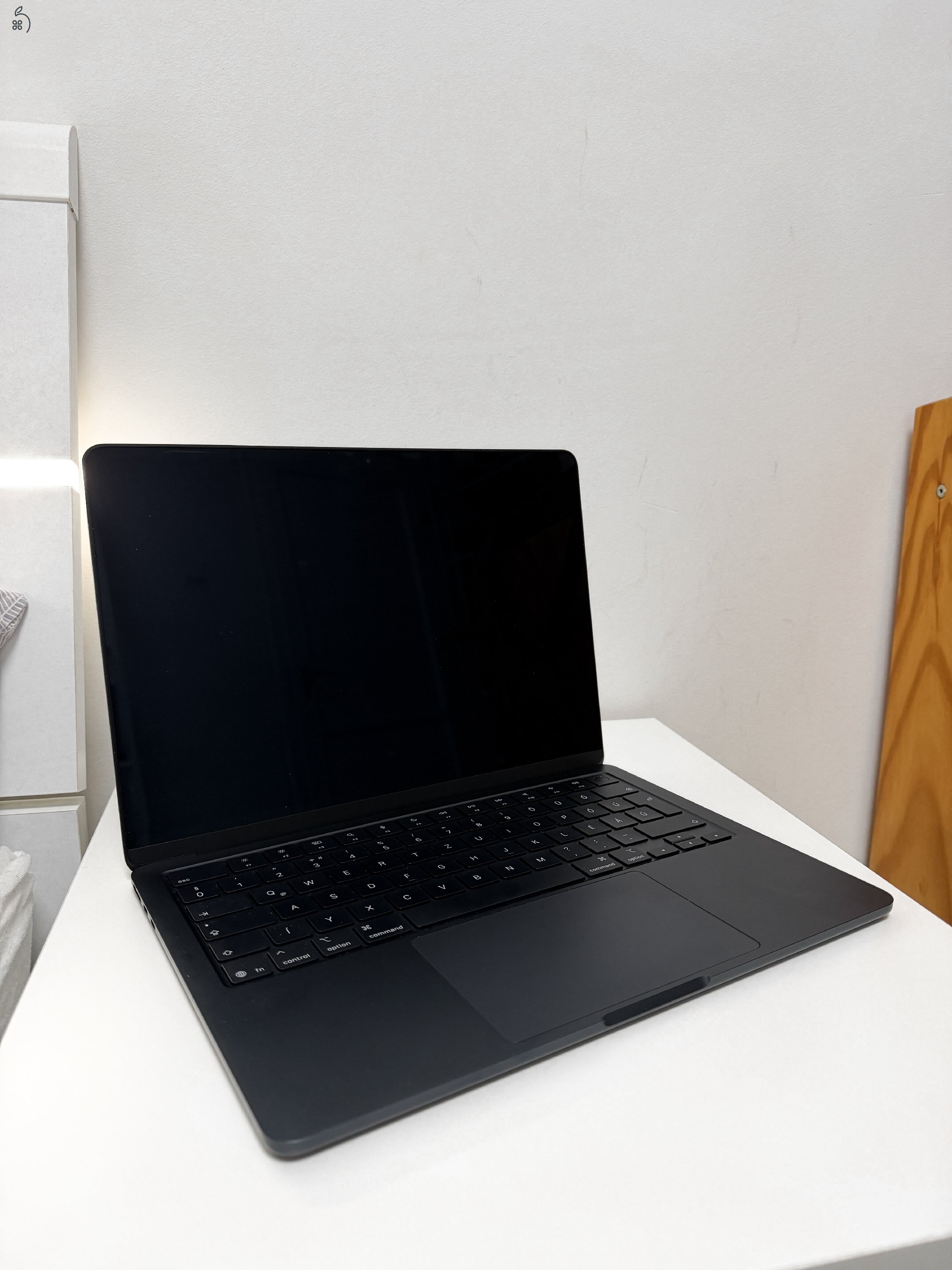Apple MacBook Air 13,6 M4 - Éjfekete