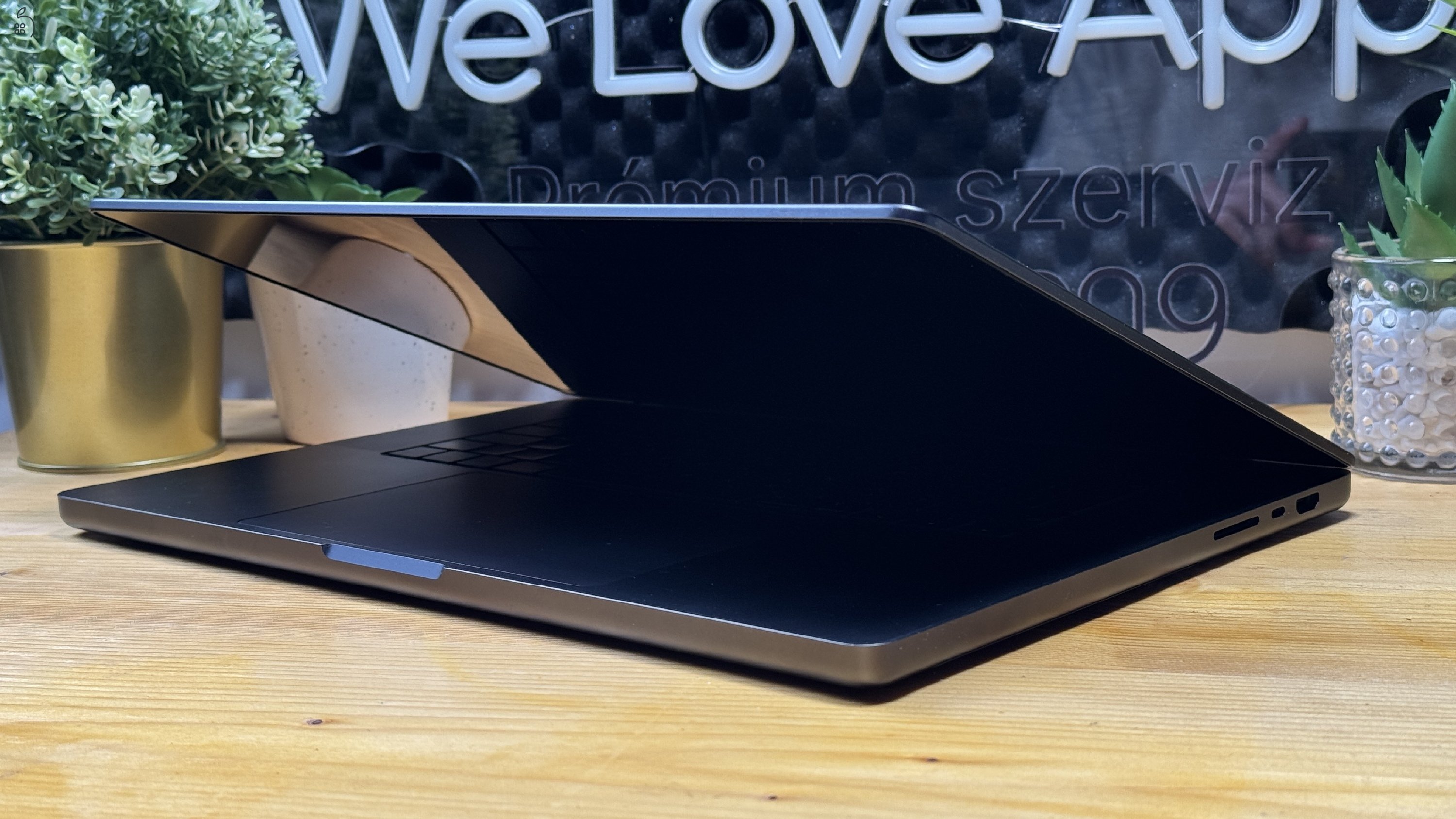  Macbook Pro M1 Pro és M2 Pro 16