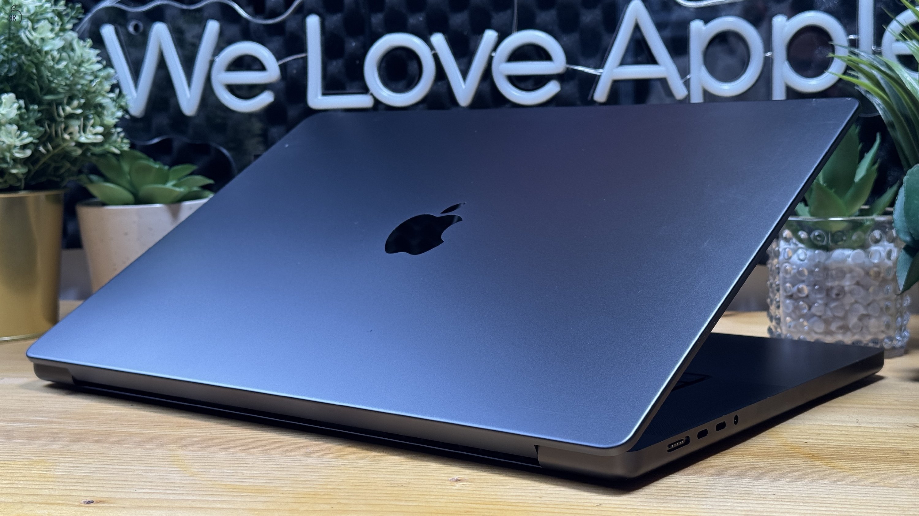  Macbook Pro M1 Pro és M2 Pro 16