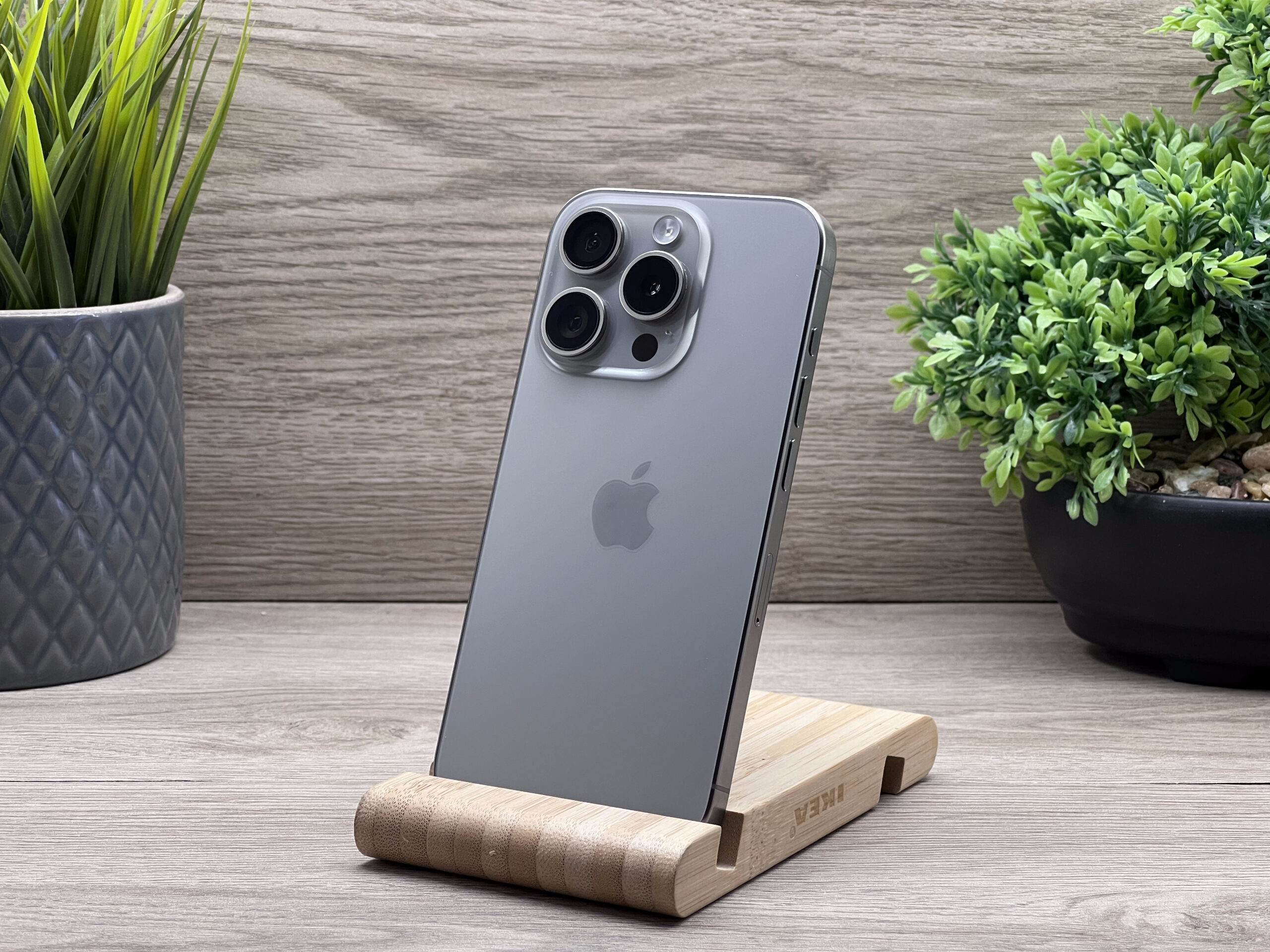 Hibátlan iPhone 15 Pro Natural Titanium 128GB 2 ÉV Garanciával