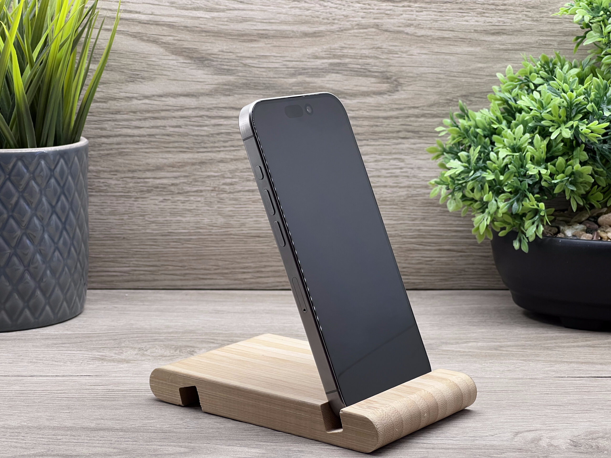 Hibátlan iPhone 15 Pro Natural Titanium 128GB 2 ÉV Garanciával