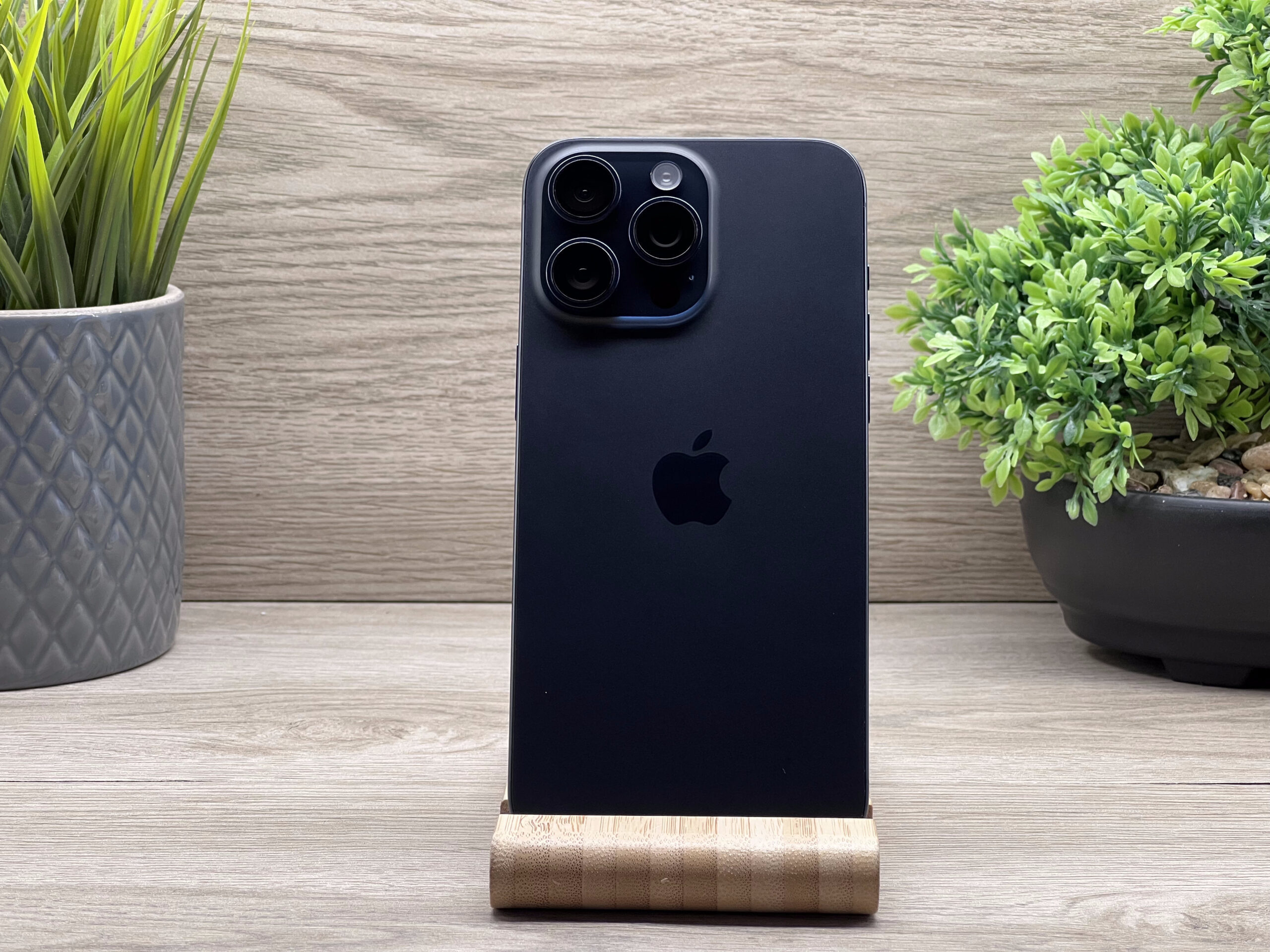 Hibátlan iPhone 15 Pro Max Blue Titanium 256GB 2 ÉV Garanciával 90%