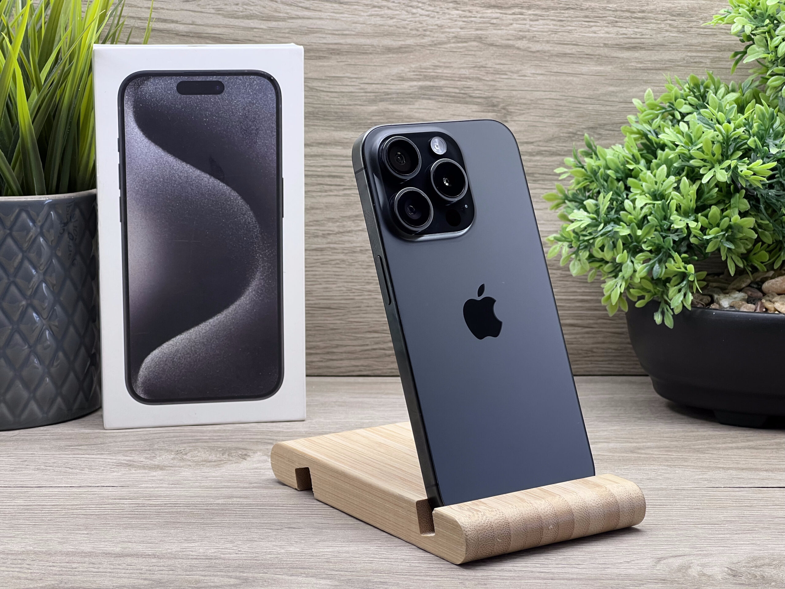 Hibátlan iPhone 15 Pro Black Titanium 256GB 2 ÉV Garanciával 92%