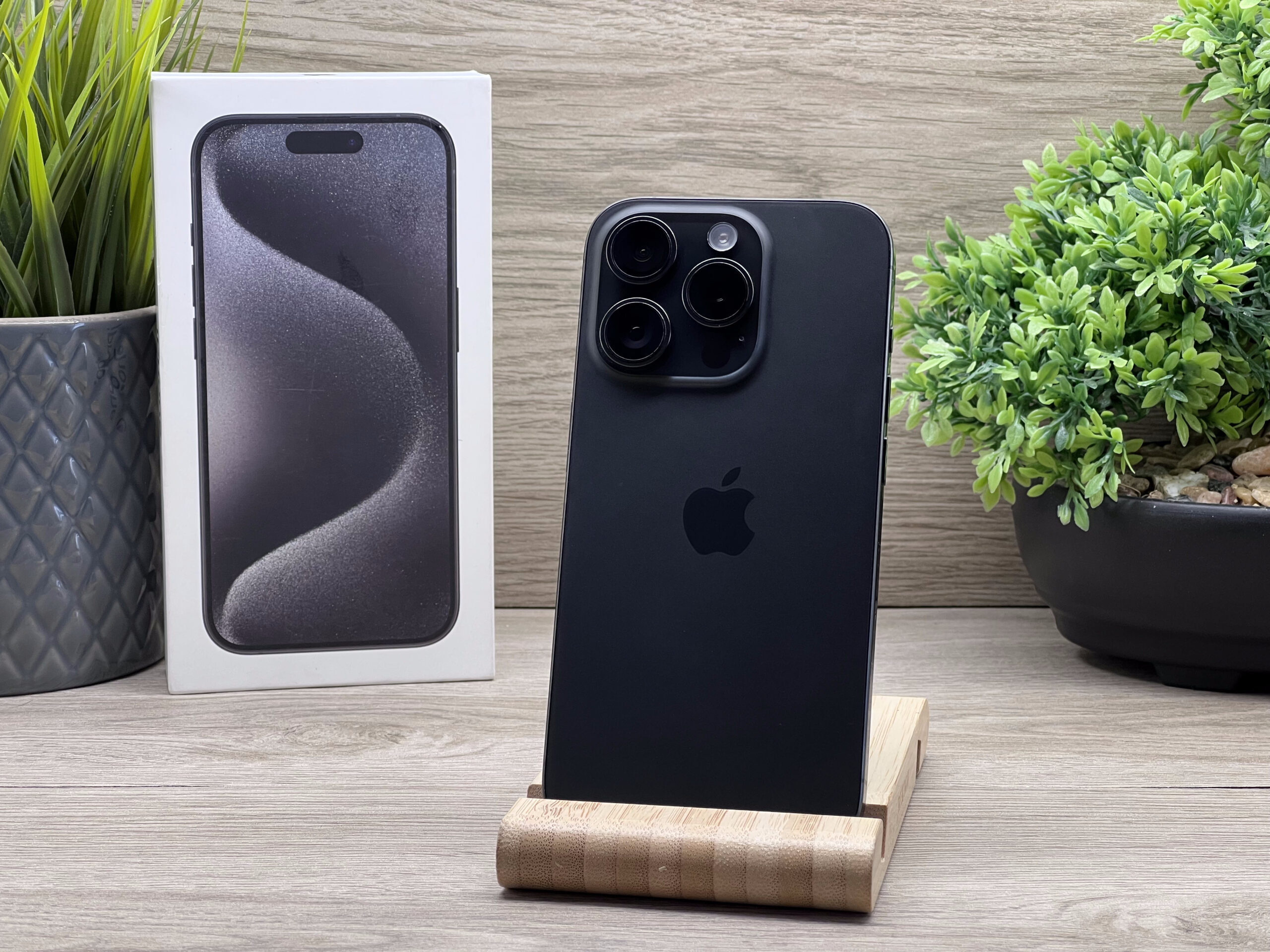 Hibátlan iPhone 15 Pro Black Titanium 256GB 2 ÉV Garanciával 92%