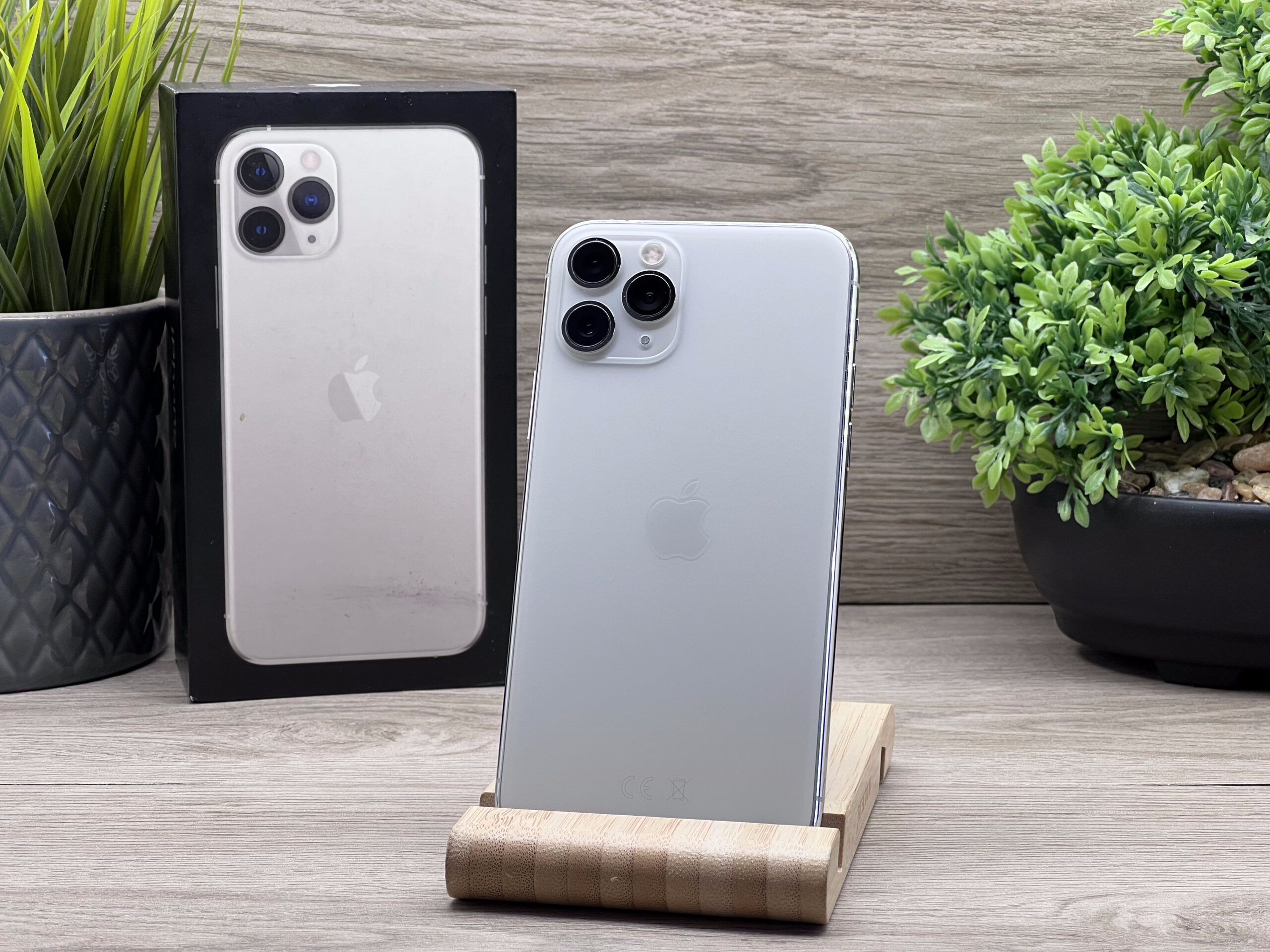Hibátlan iPhone 11 Silver 256GB 2 ÉV Garanciával 92%