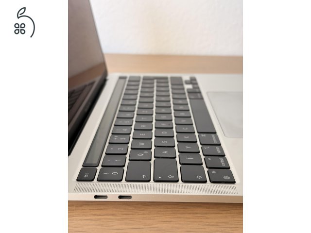 MacBook Pro M2 13” 8GB/512GB – GARANCIÁS 2026.04-ig, iCentre, Makulátlan, Dobozos