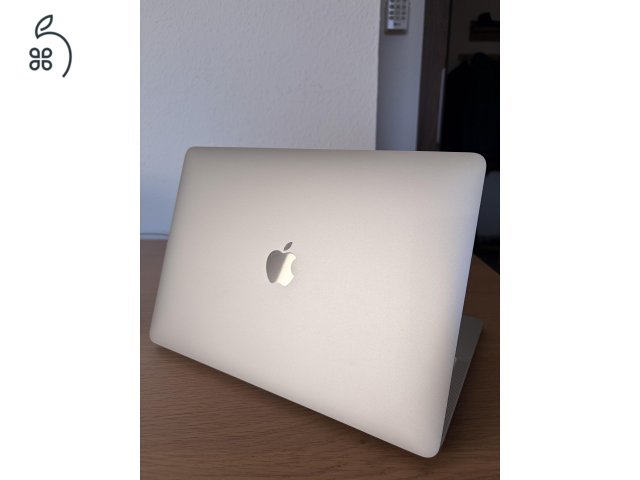 MacBook Pro M2 13” 8GB/512GB – GARANCIÁS 2026.04-ig, iCentre, Makulátlan, Dobozos