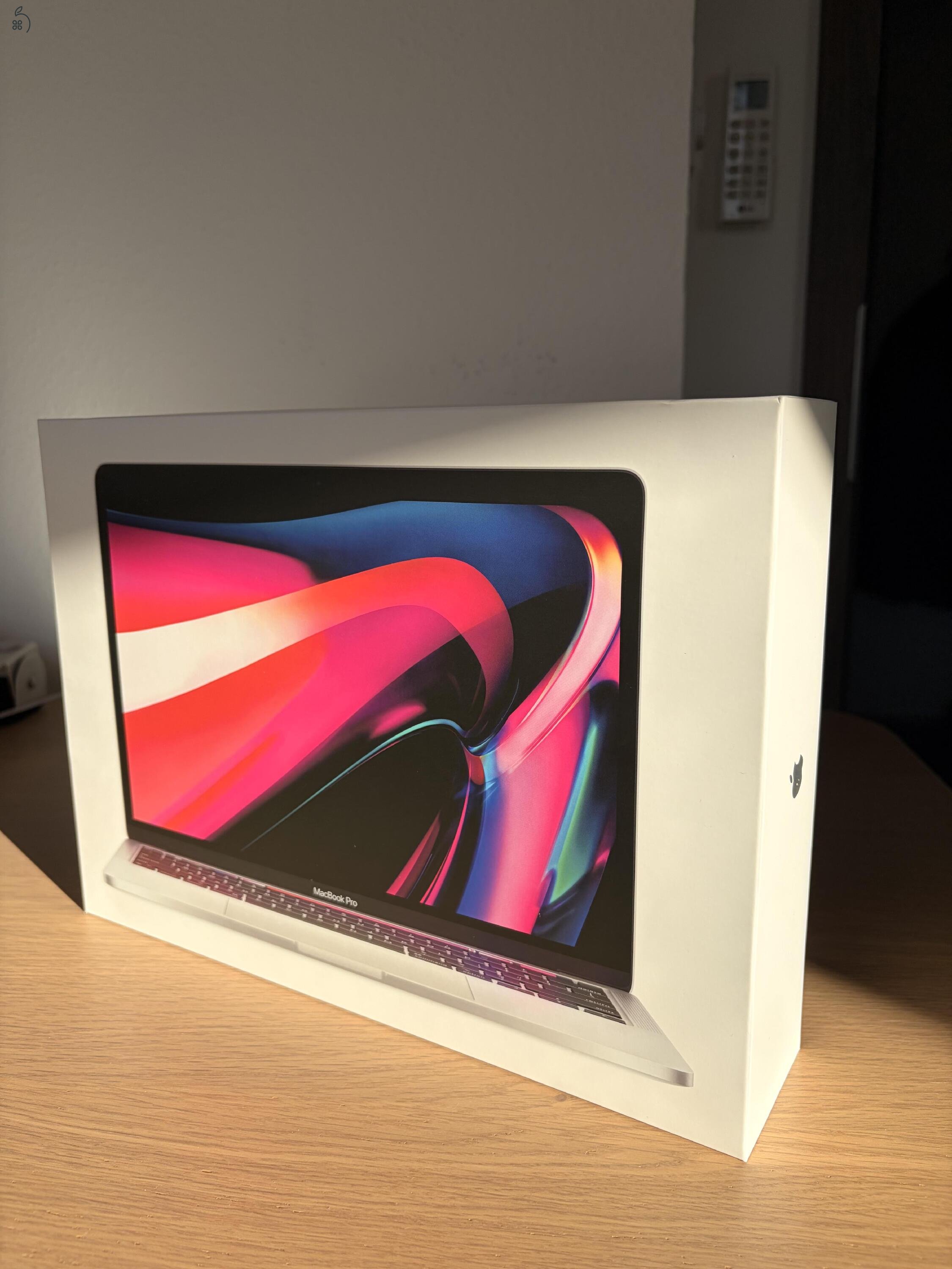 MacBook Pro M2 13” 8GB/512GB – GARANCIÁS 2026.04-ig, iCentre, Makulátlan, Dobozos