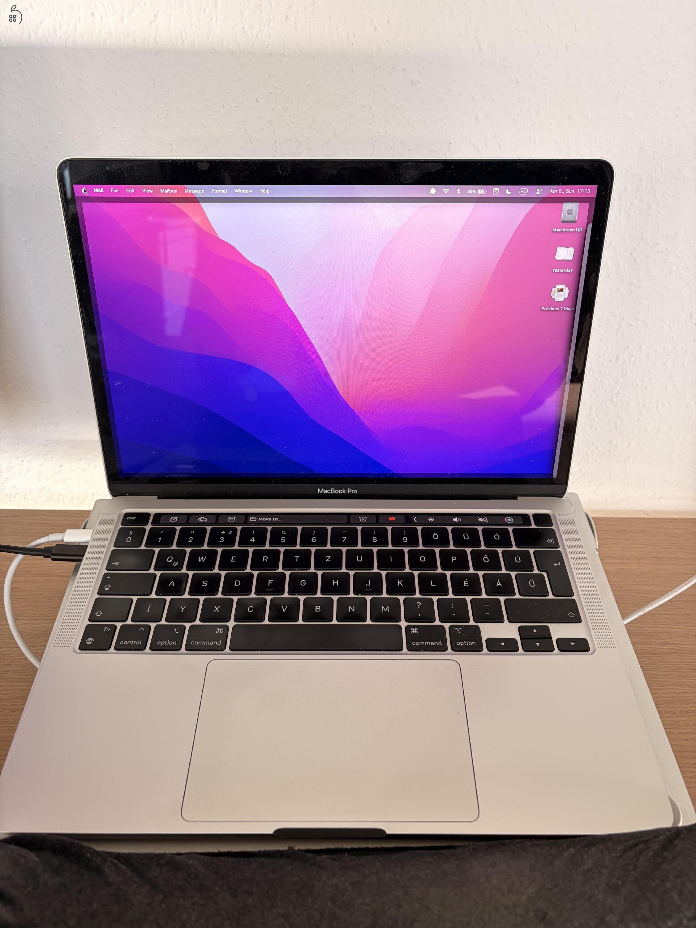 MacBook Pro M2 13” 8GB/512GB – GARANCIÁS 2026.04-ig, iCentre, Makulátlan, Dobozos
