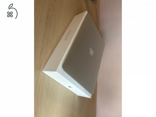 Eladó használt MacBook Air 2020 i3 256GB 