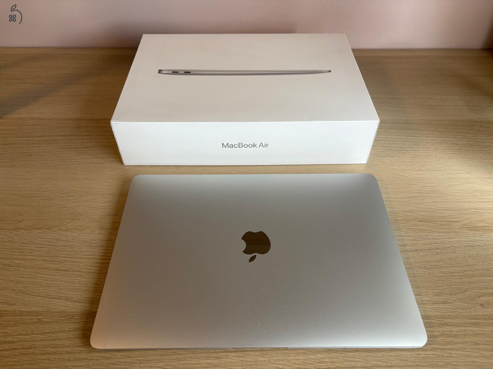 Eladó használt MacBook Air 2020 i3 256GB 