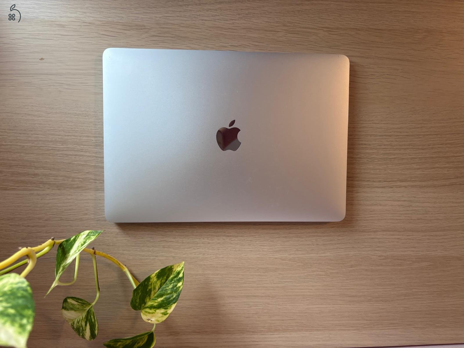 Eladó használt MacBook Air 2020 i3 256GB 