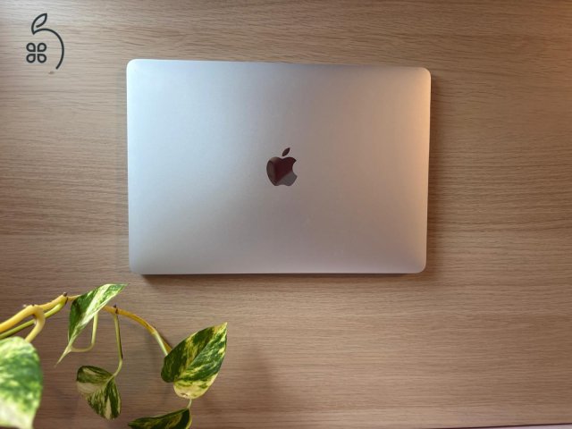Eladó használt MacBook Air 2020 i3 256GB 