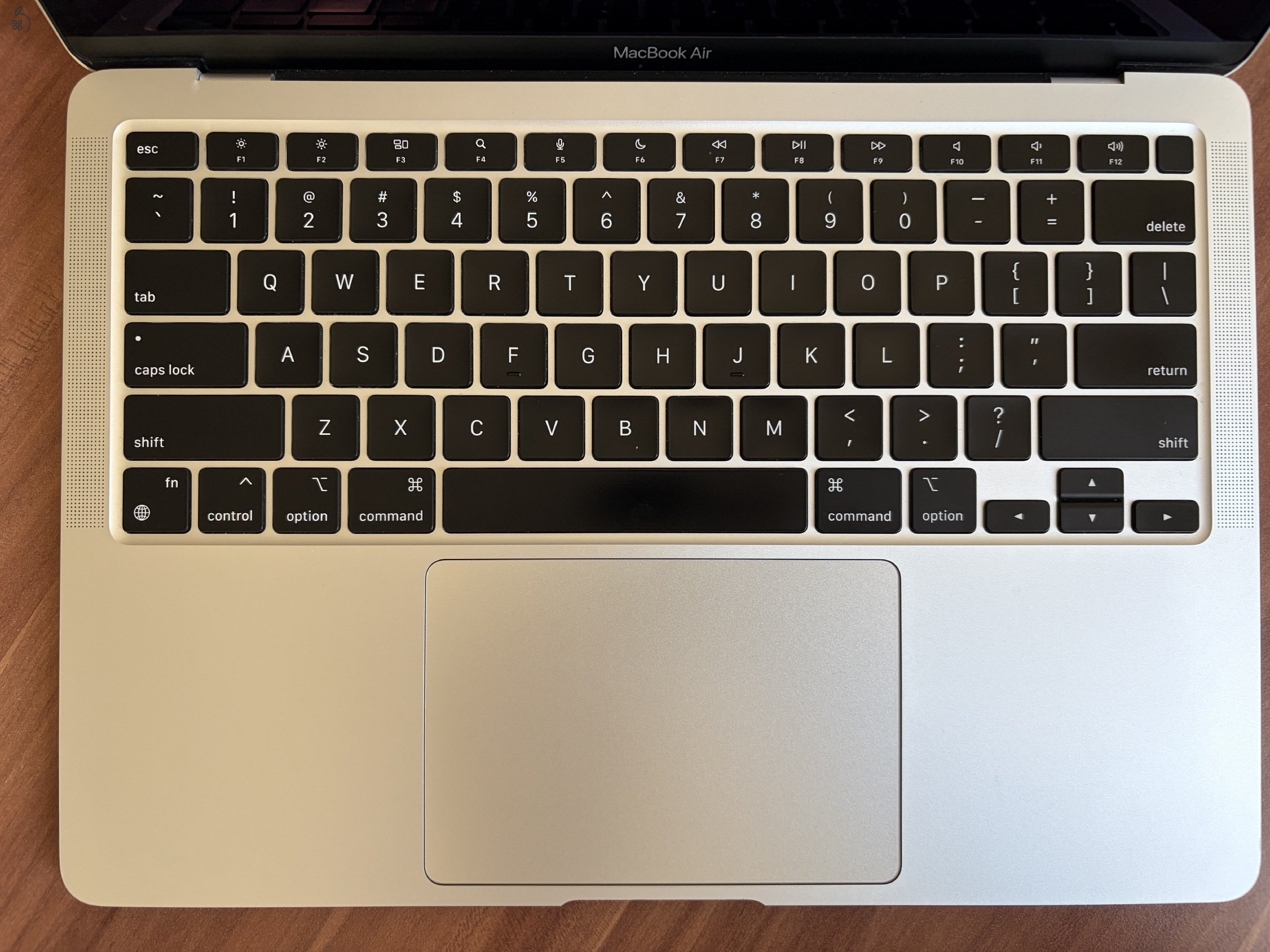 MacBook Air M1 (2020) 8/256GB - 100% AKKU! - Kihasználatlanság miatt eladó