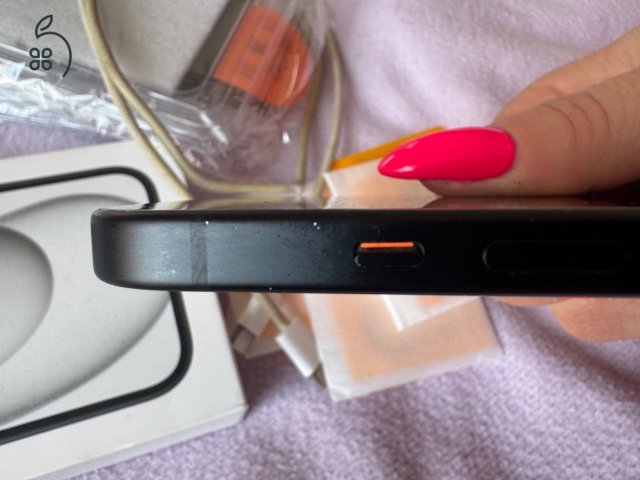 Eladó iPhone 15 128 GB fekete