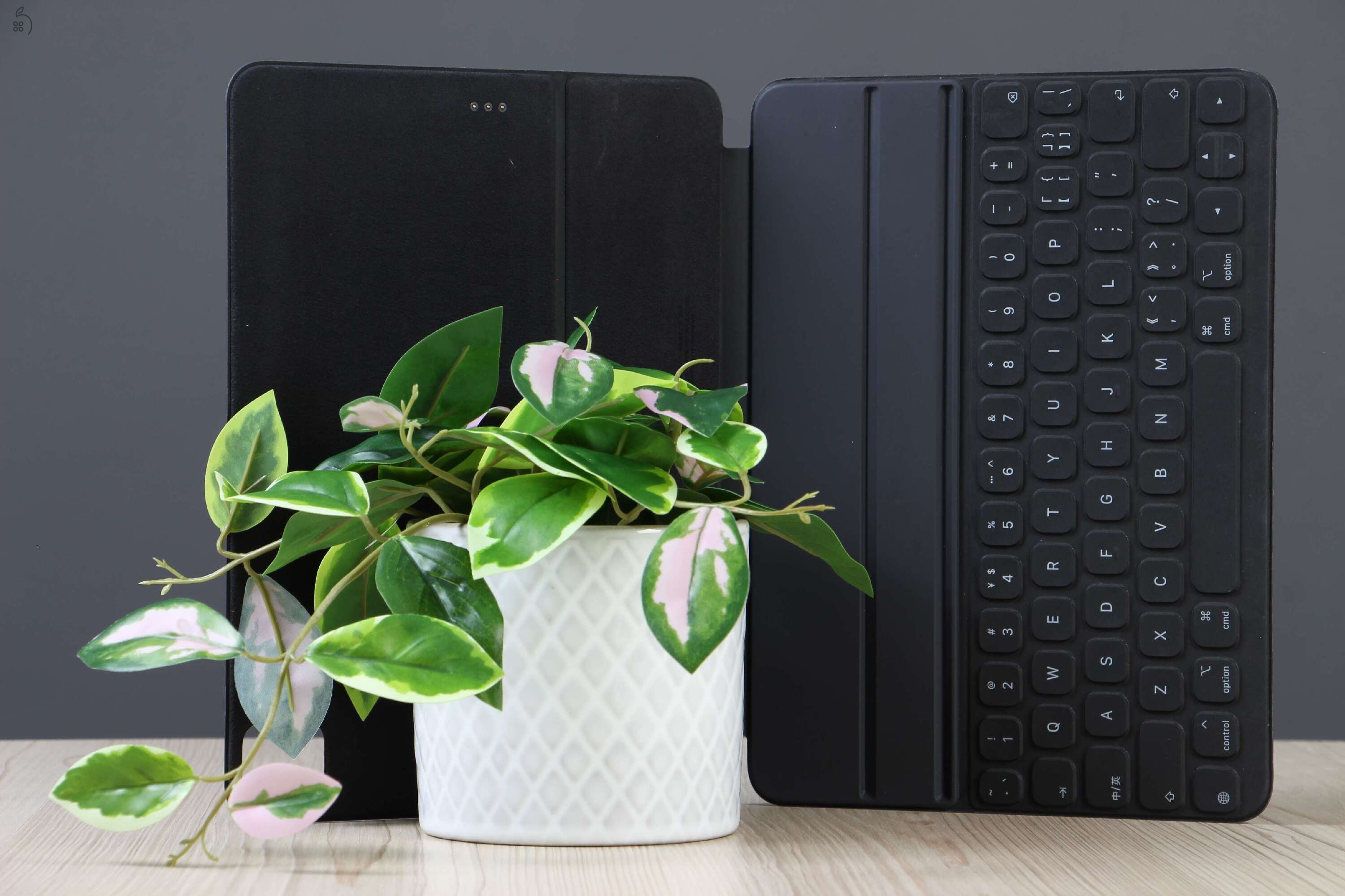 Apple Magic Keyboard Folio iPad Pro / Air 11” – praktikus, gyári billentyűzet tok kedvező áron