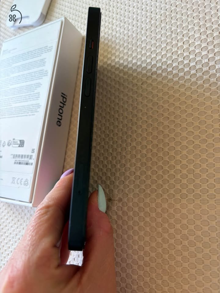 Apple Iphone 13 128GB éjfekete