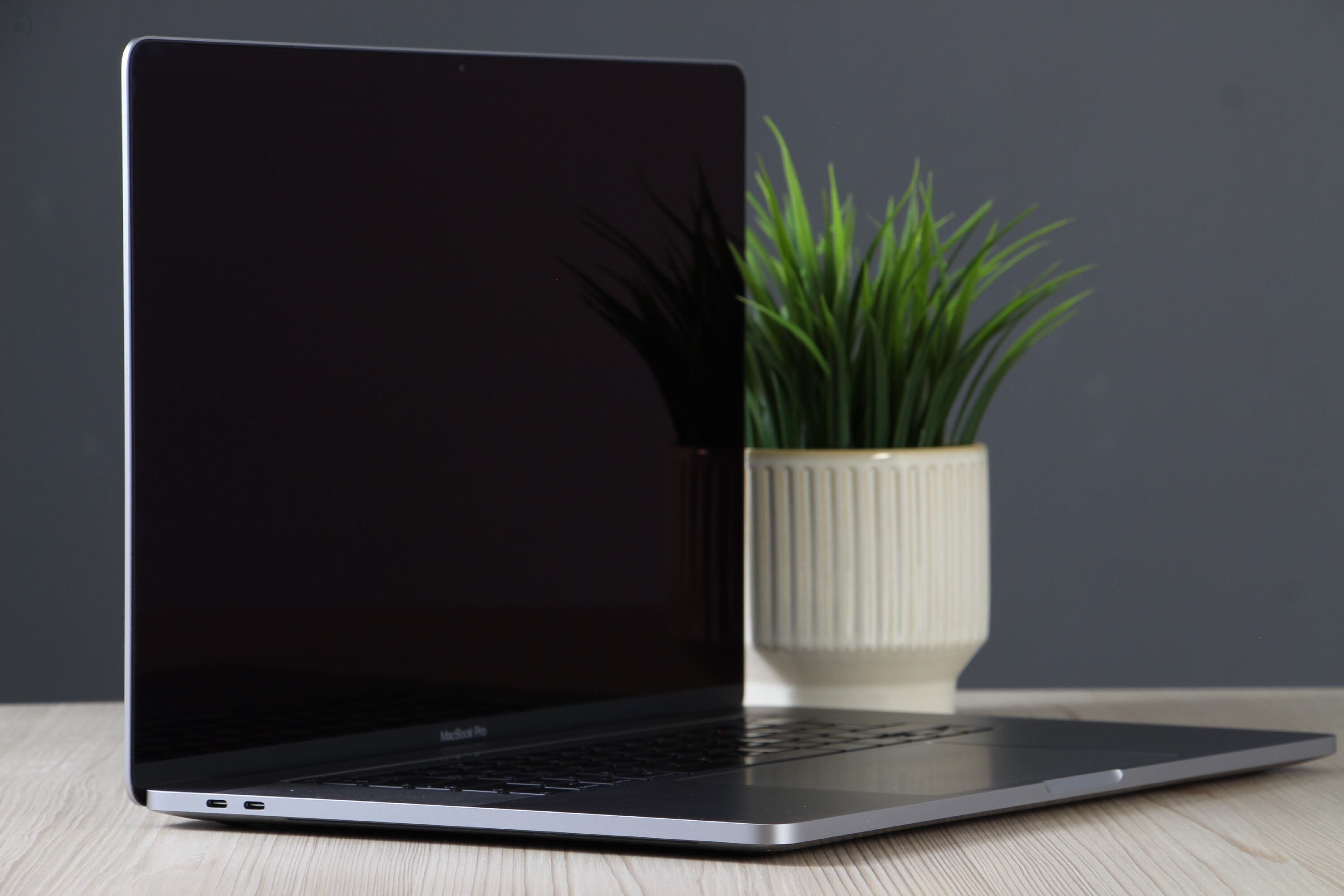 MacBook Pro 16