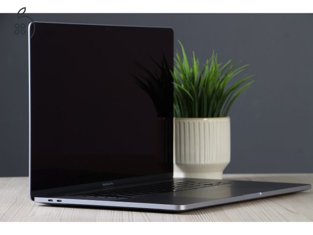MacBook Pro 16