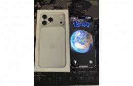 iPhone 17 Pro Max / 256GB / Silver / Gyári kártyafüggetlen / 100% akku / Garanciás 2026.decemberig