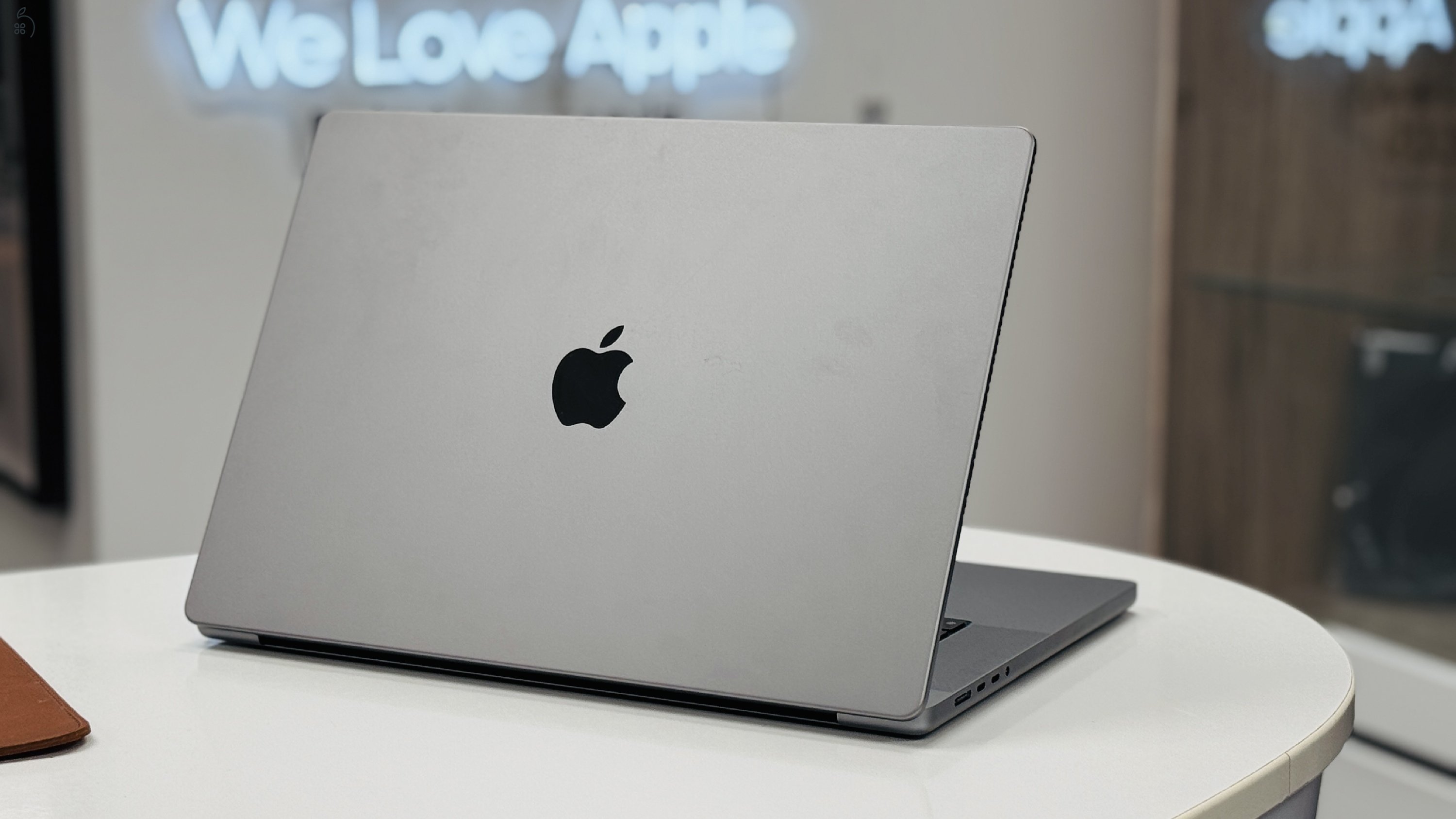 Macbook Pro M1 Pro és M2 Pro 16