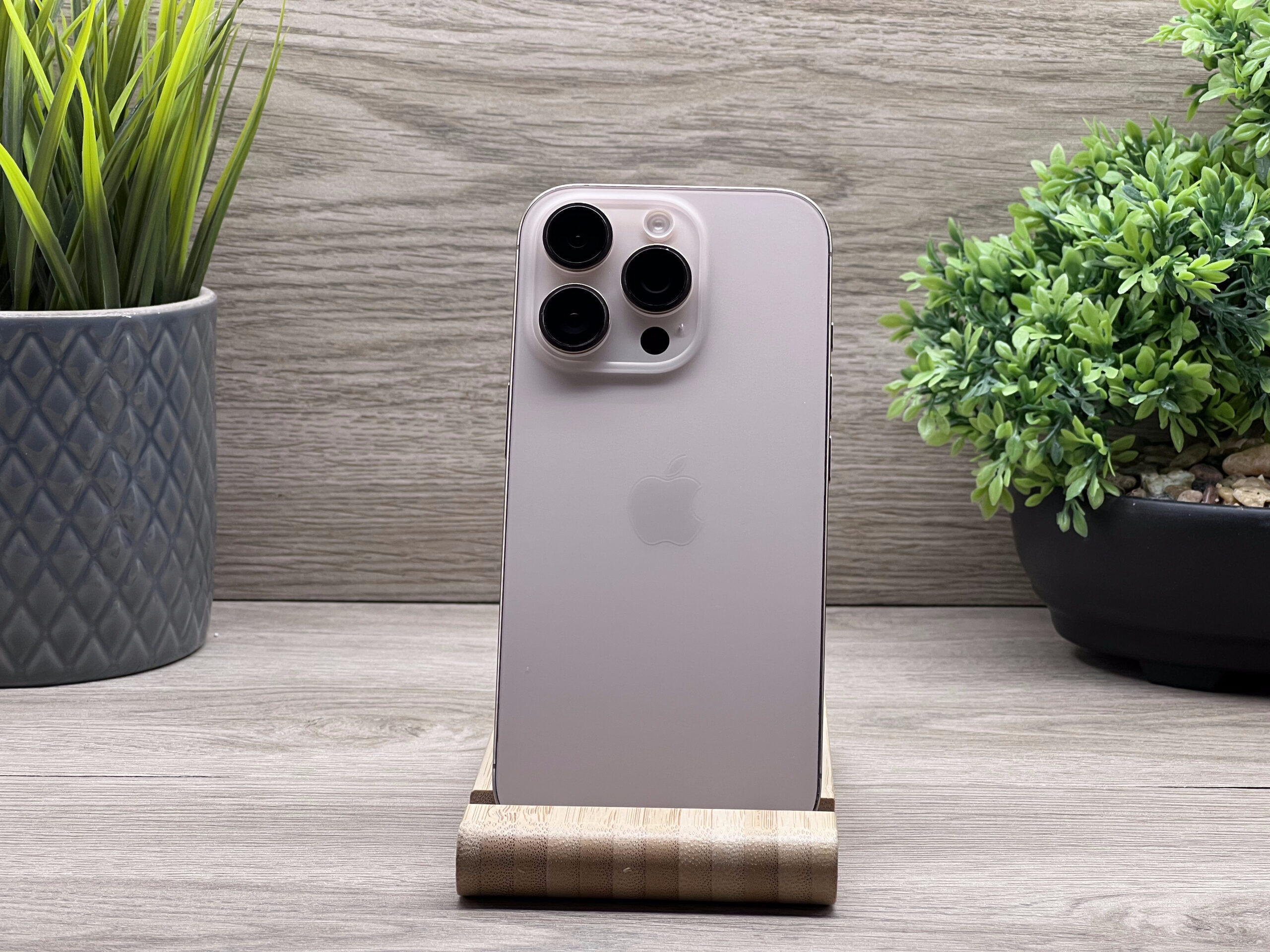 Hibátlan iPhone 16 Pro Desert Titanium 128GB 2 ÉV Garanciával 90%