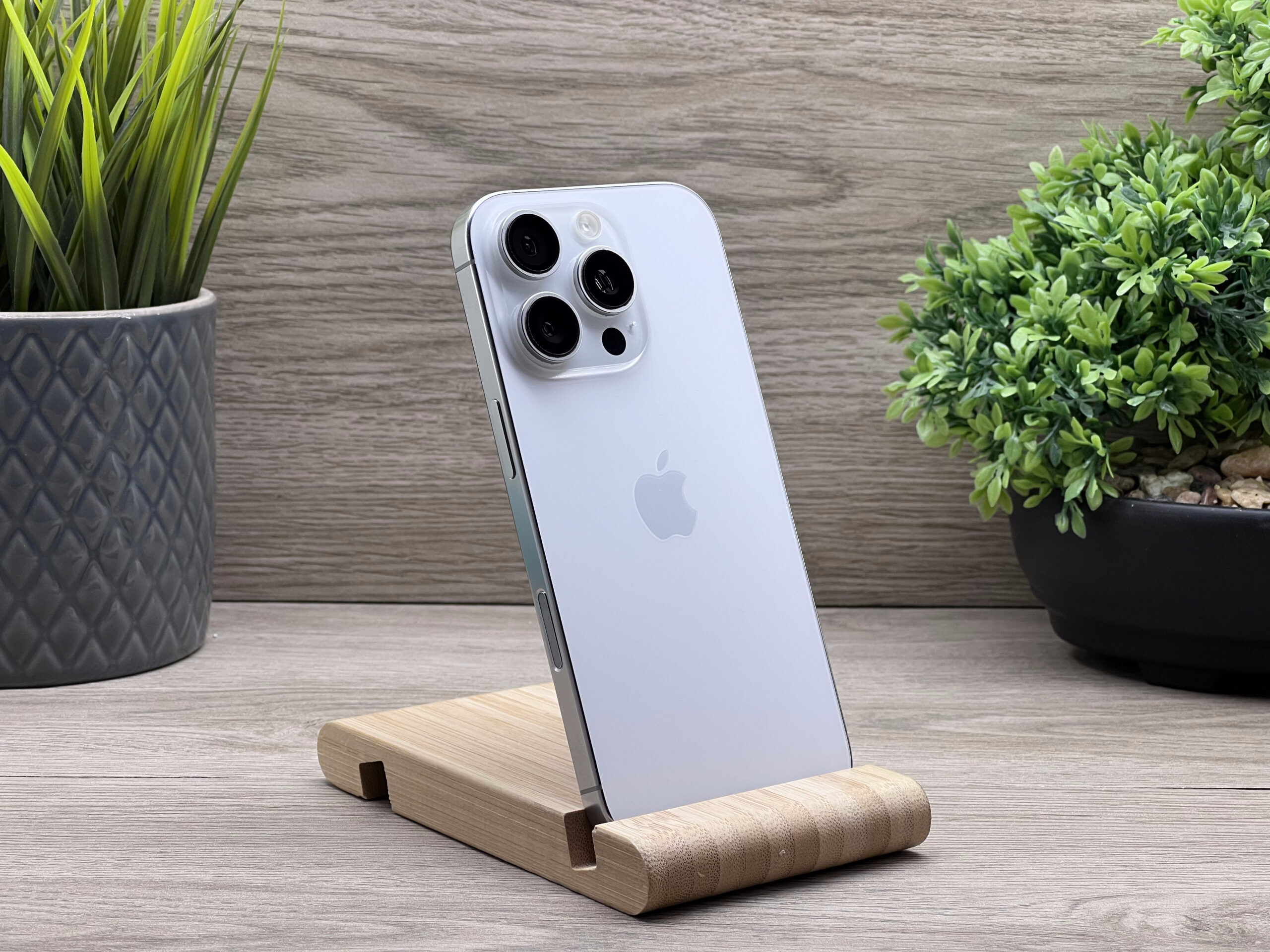 Hibátlan iPhone 16 Pro White Titanium 256GB 2 ÉV Garanciával 94%