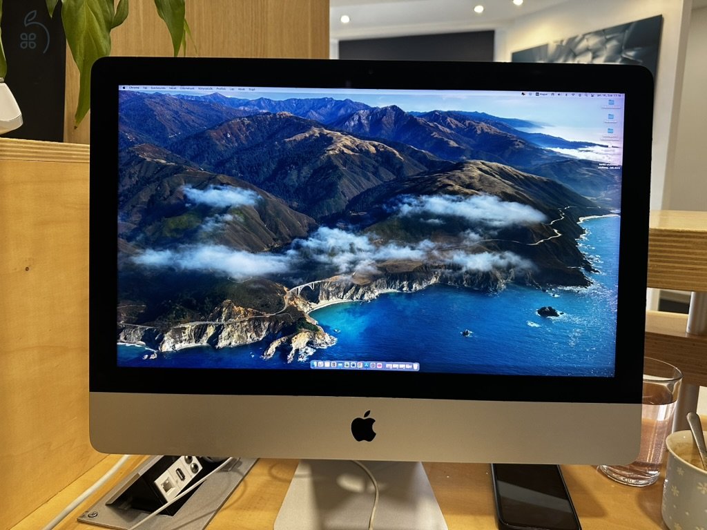 Apple iMac 21,5” 4K Retina, SSD, magyar billentyűzet + egér