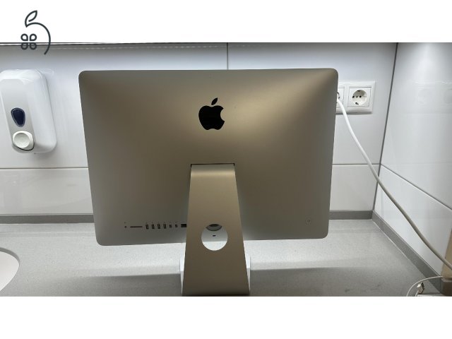 Apple iMac 21,5” 4K Retina, SSD, magyar billentyűzet + egér