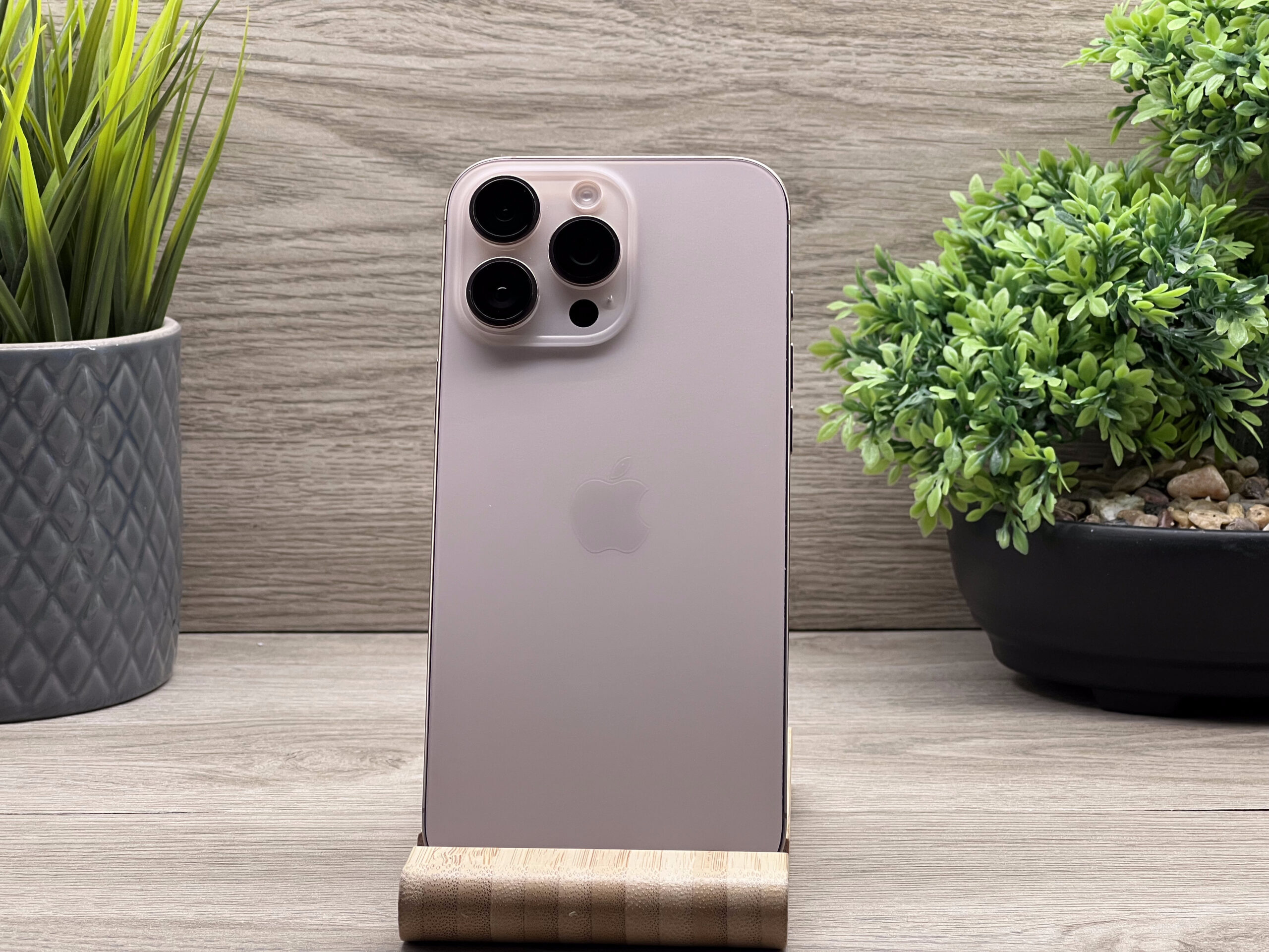 Hibátlan iPhone 16 Pro Max Desert Titanium 256GB 2 ÉV Garanciával 94%