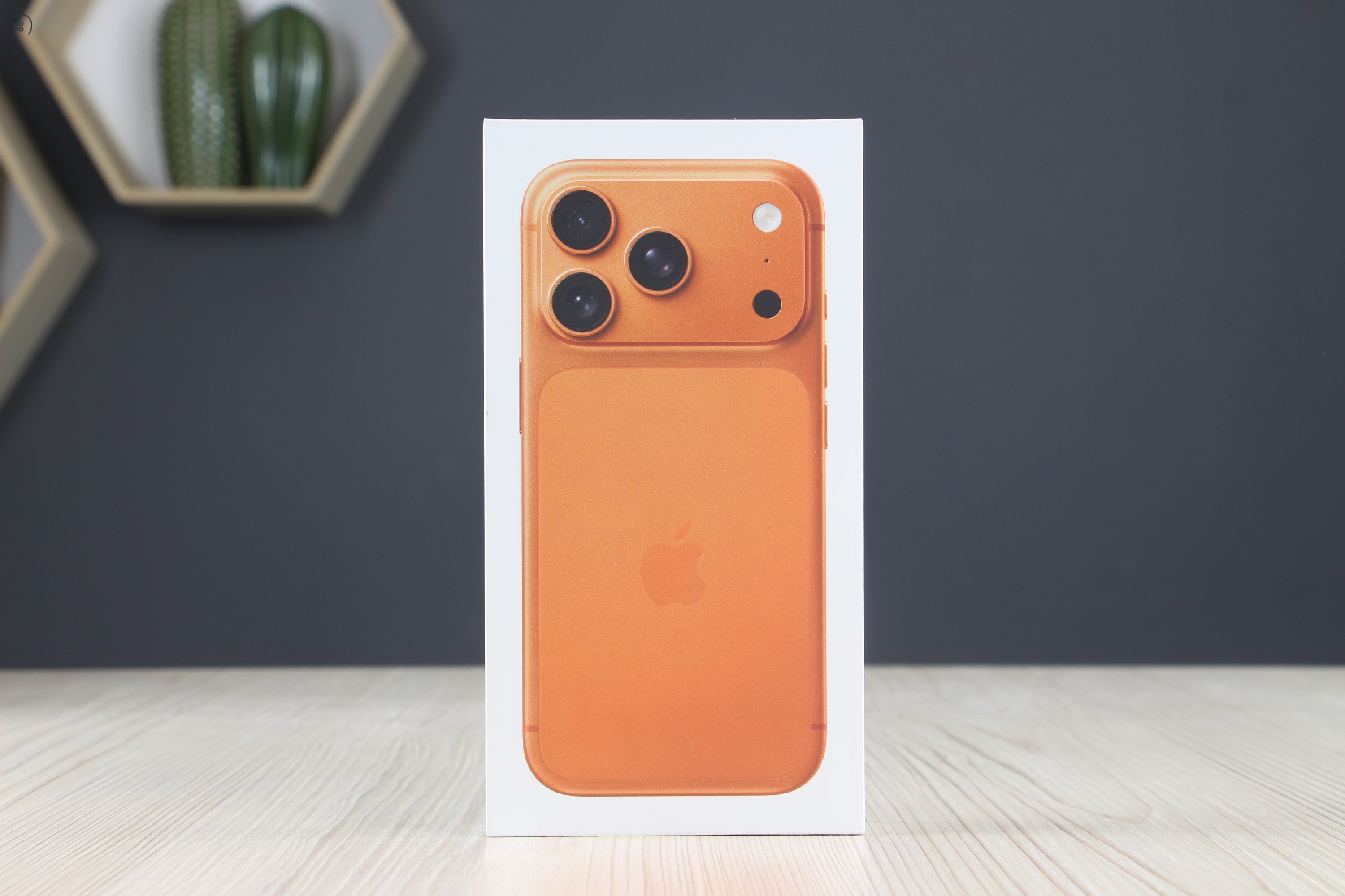 Újszerű Apple iPhone 17 Pro 256GB Cosmic Orange A+ US-7970