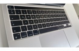Eladó Apple MacBook Pro 13” (M2, 2022) – kiváló állapotban