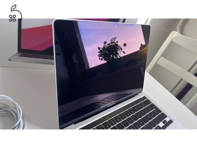 Eladó Apple MacBook Pro 13” (M2, 2022) – kiváló állapotban