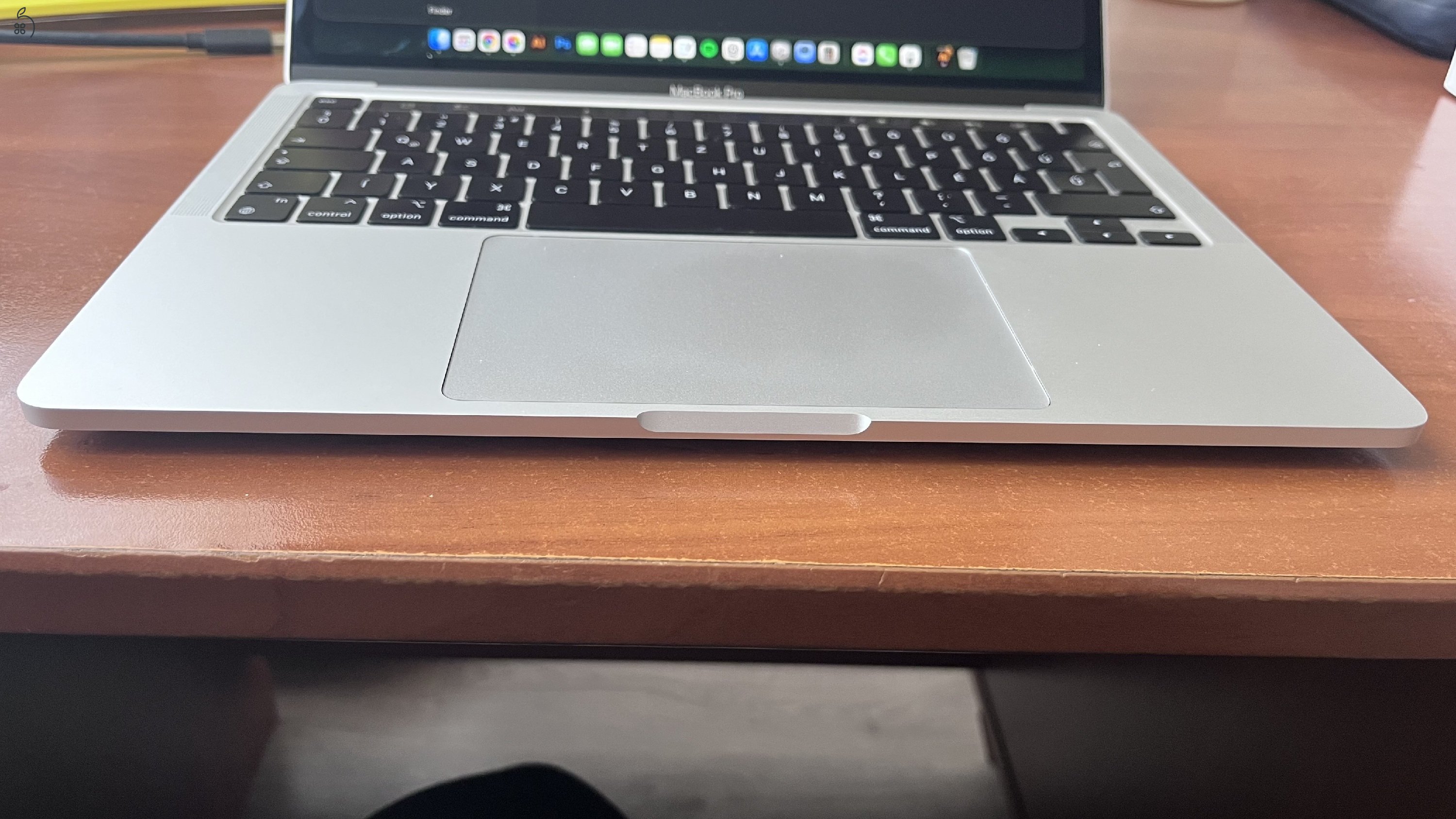 Eladó Apple MacBook Pro 13” (M2, 2022) – kiváló állapotban
