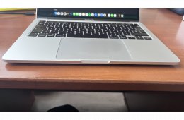 Eladó Apple MacBook Pro 13” (M2, 2022) – kiváló állapotban