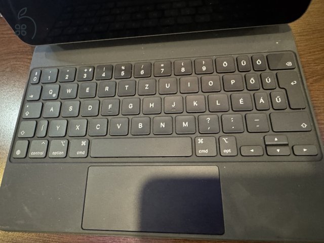 Eladó újszerű állapotban lévő 4.generációs Ipad Pro készülékem, kihasználatlanság miatt, kiegészítőkkel!