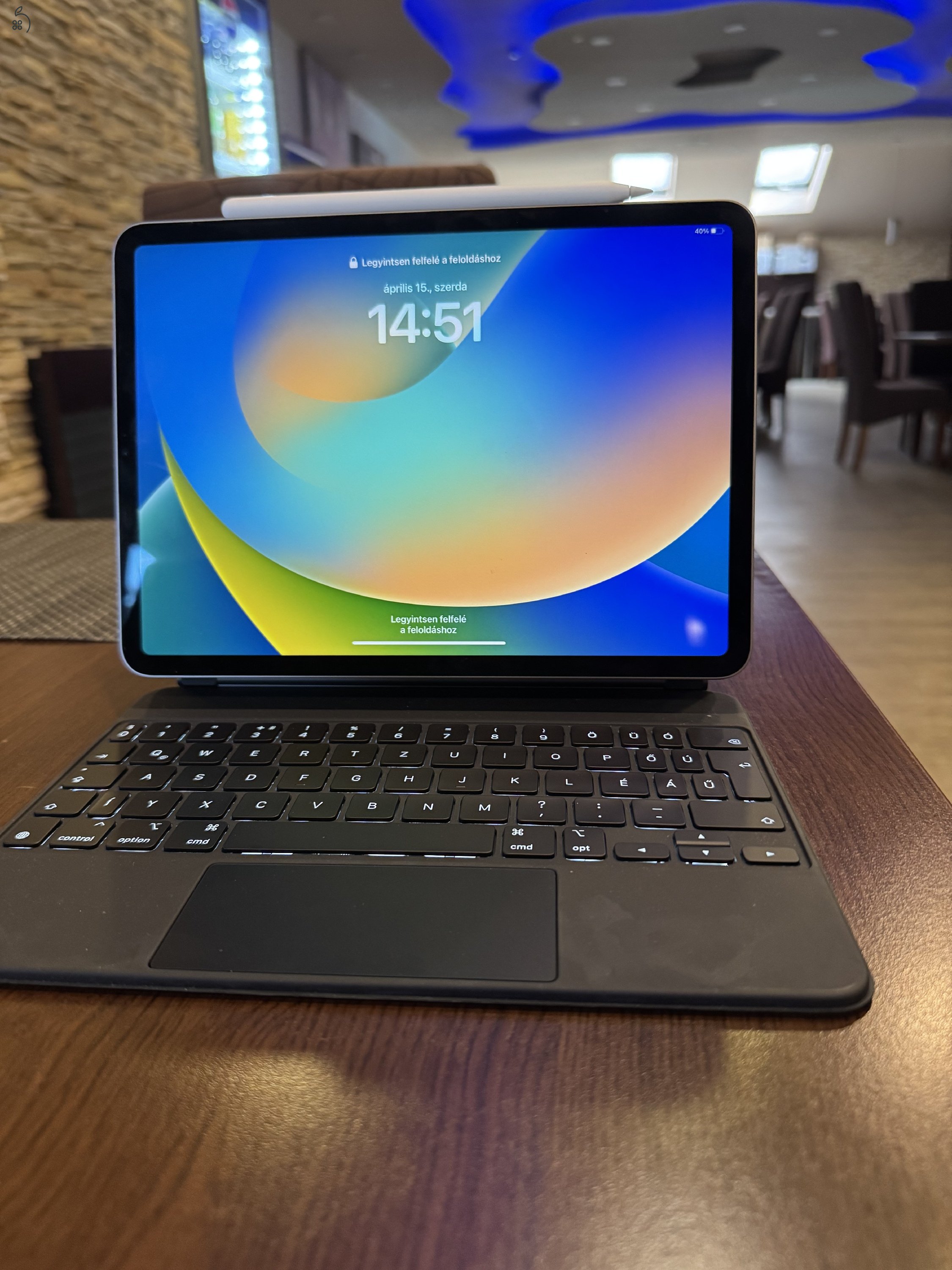 Eladó újszerű állapotban lévő 4.generációs Ipad Pro készülékem, kihasználatlanság miatt, kiegészítőkkel!